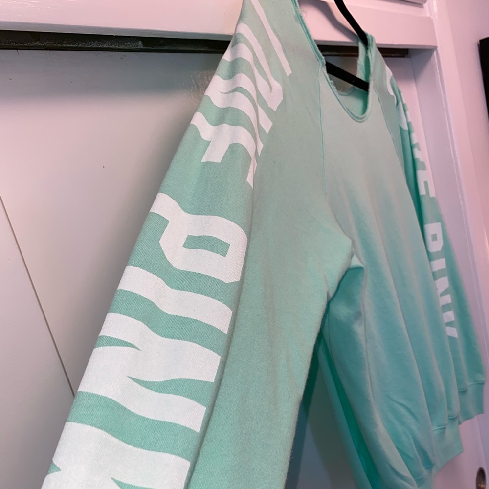 NWT💙 Off-the-shoulder PINK sweatshirt